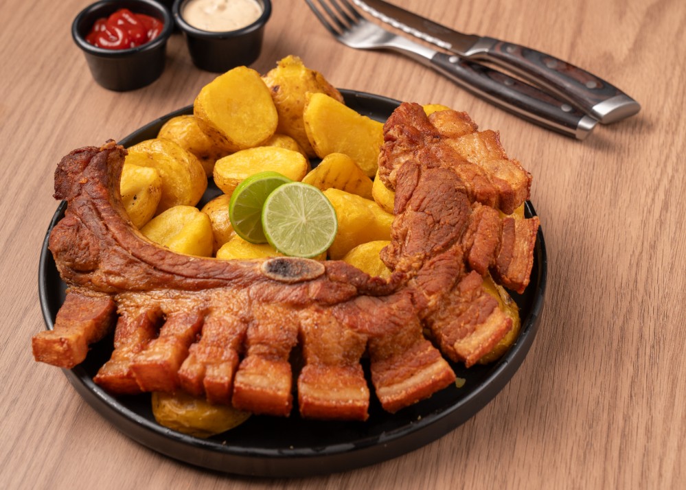 CHICHARRON CON HUESO