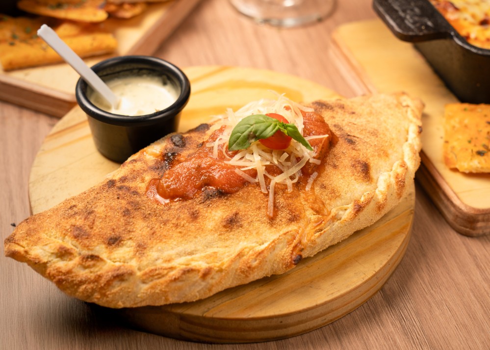 CALZONE CARNES