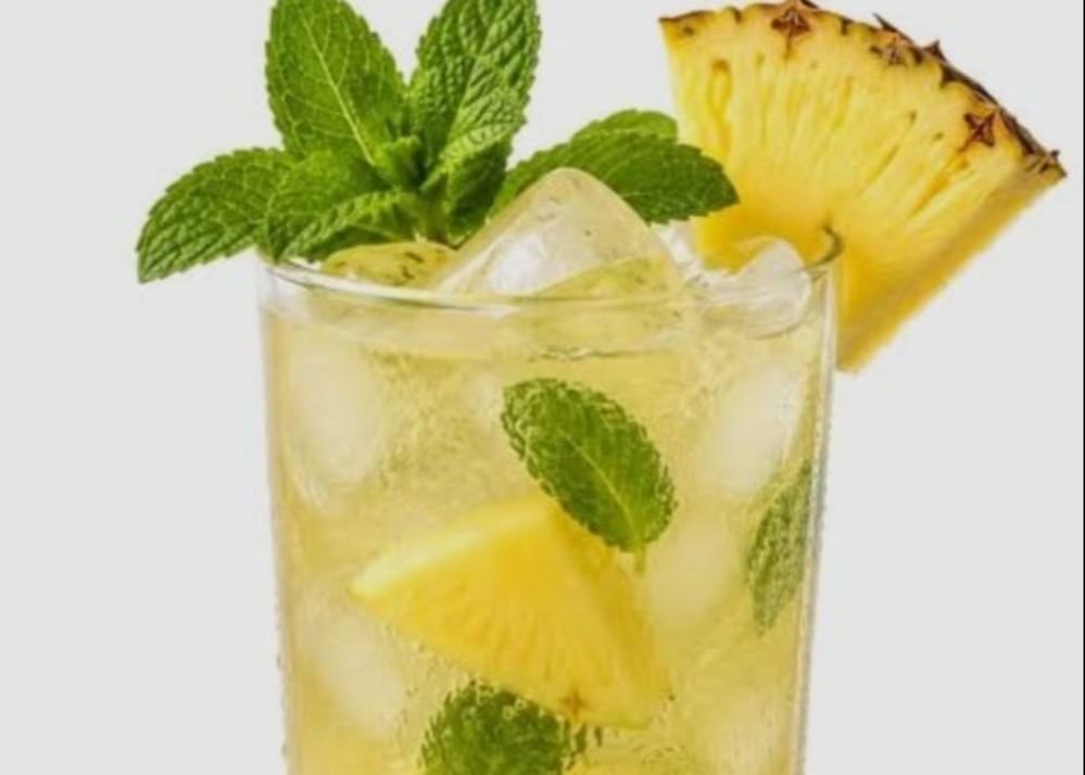 JUGO PIÑA HIERBABUENA